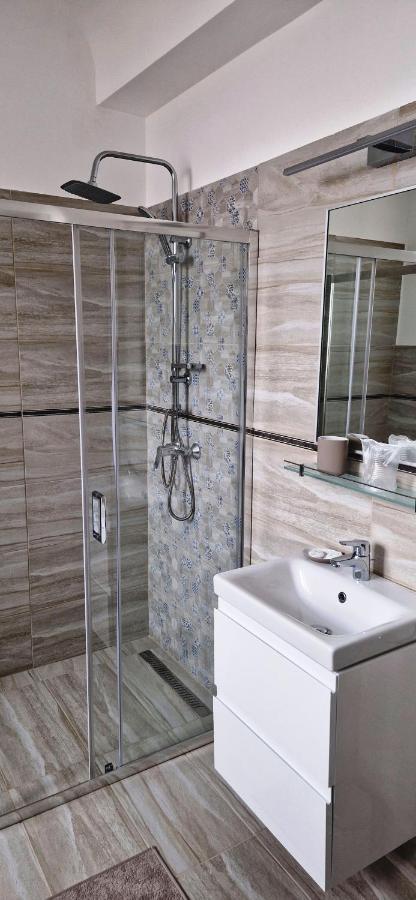 Hotel Triumf บูคาเรสต์ ภายนอก รูปภาพ