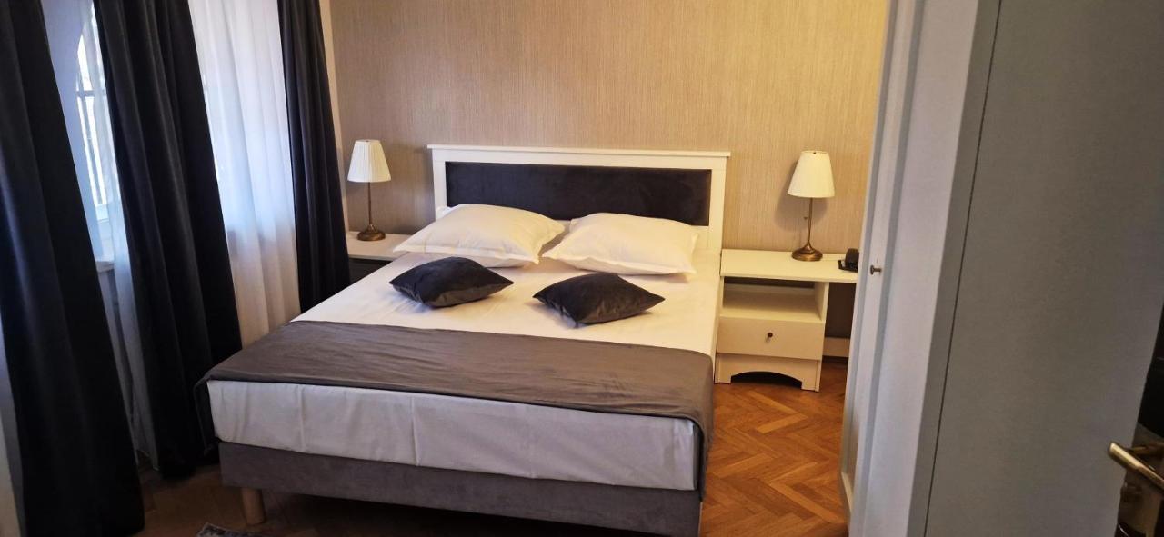 Hotel Triumf บูคาเรสต์ ภายนอก รูปภาพ