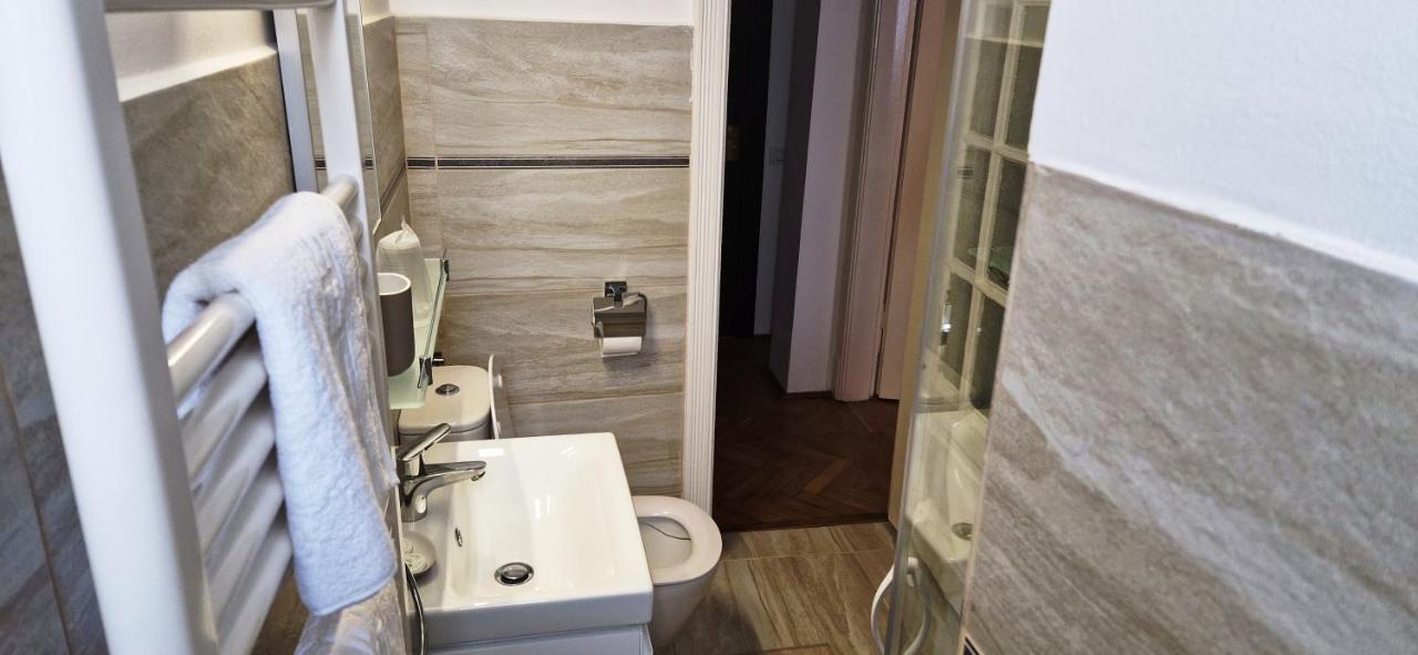 Hotel Triumf บูคาเรสต์ ภายนอก รูปภาพ